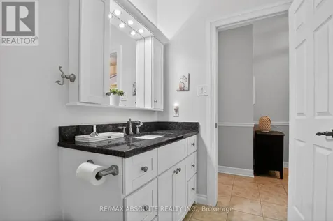 19 Goldora Private Ottawa ON K2T 1K8