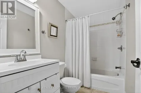 19 Goldora Private Ottawa ON K2T 1K8