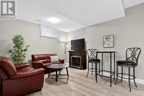 19 Goldora Private Ottawa ON K2T 1K8