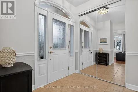 19 Goldora Private Ottawa ON K2T 1K8