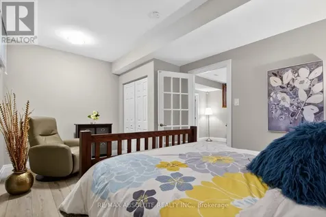 19 Goldora Private Ottawa ON K2T 1K8