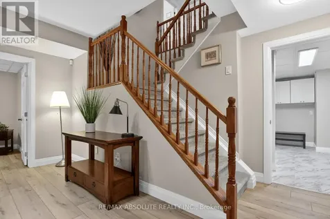 19 Goldora Private Ottawa ON K2T 1K8