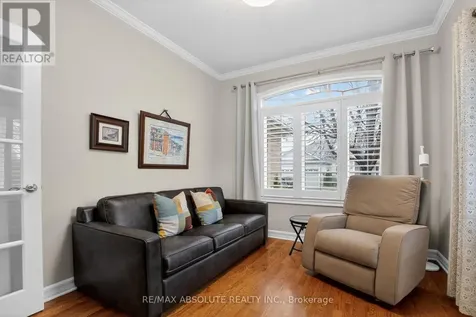 19 Goldora Private Ottawa ON K2T 1K8