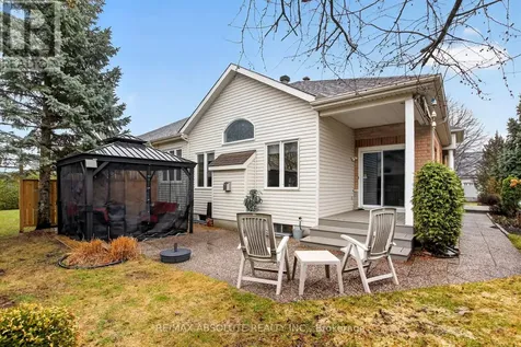 19 Goldora Private Ottawa ON K2T 1K8