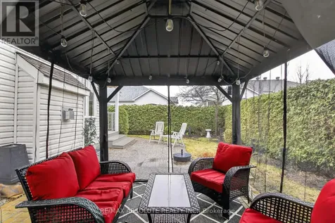 19 Goldora Private Ottawa ON K2T 1K8