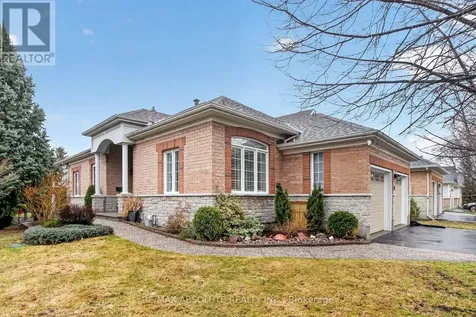 19 Goldora Private Ottawa ON K2T 1K8