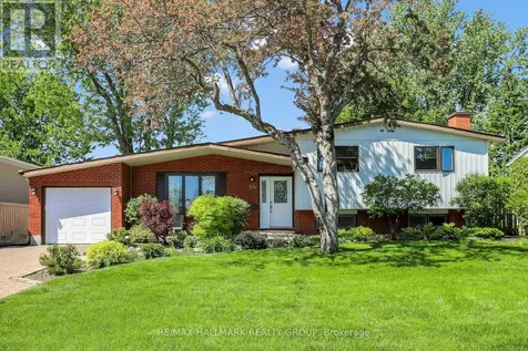 39 Biscayne Crescent Ottawa ON K2E 5R9