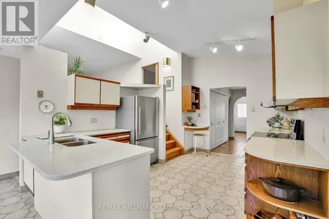 39 Biscayne Crescent Ottawa ON K2E 5R9