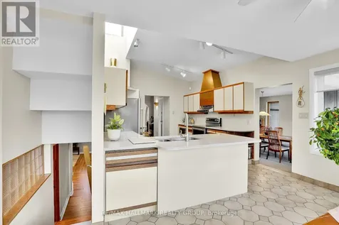 39 Biscayne Crescent Ottawa ON K2E 5R9