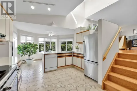 39 Biscayne Crescent Ottawa ON K2E 5R9