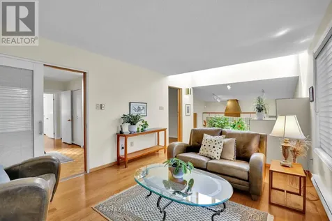 39 Biscayne Crescent Ottawa ON K2E 5R9