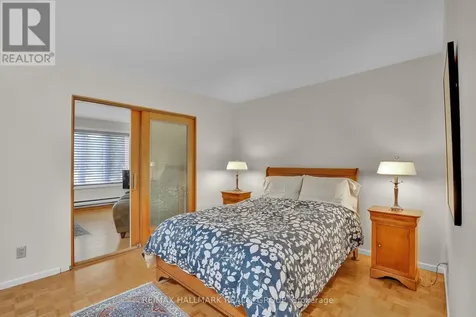 39 Biscayne Crescent Ottawa ON K2E 5R9