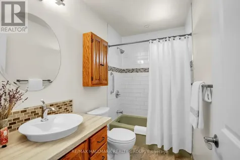 39 Biscayne Crescent Ottawa ON K2E 5R9