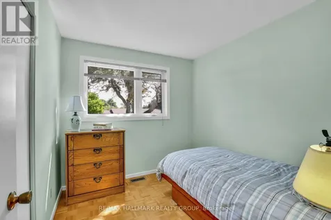39 Biscayne Crescent Ottawa ON K2E 5R9