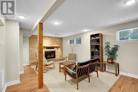 39 Biscayne Crescent Ottawa ON K2E 5R9
