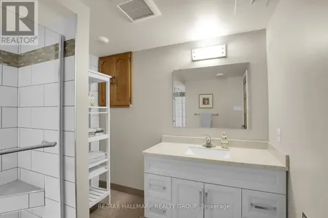39 Biscayne Crescent Ottawa ON K2E 5R9