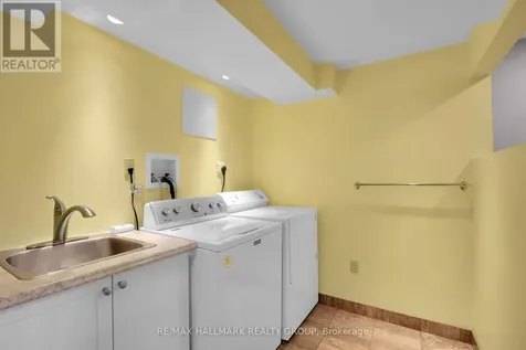 39 Biscayne Crescent Ottawa ON K2E 5R9
