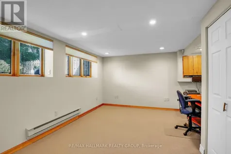 39 Biscayne Crescent Ottawa ON K2E 5R9