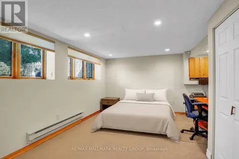 39 Biscayne Crescent Ottawa ON K2E 5R9