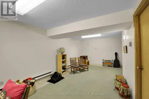 39 Biscayne Crescent Ottawa ON K2E 5R9