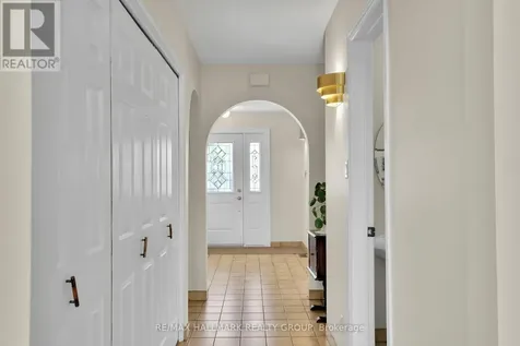 39 Biscayne Crescent Ottawa ON K2E 5R9