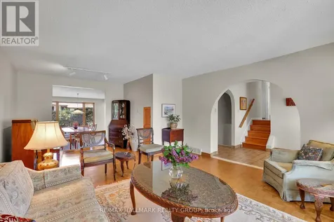 39 Biscayne Crescent Ottawa ON K2E 5R9