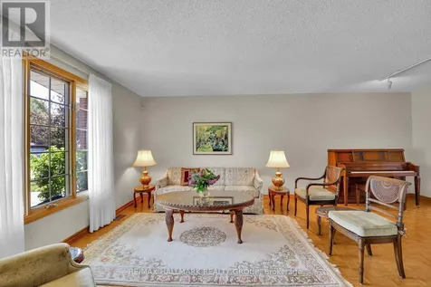 39 Biscayne Crescent Ottawa ON K2E 5R9