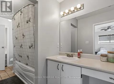466 Gourley Avenue Pembroke ON K8A 8J5