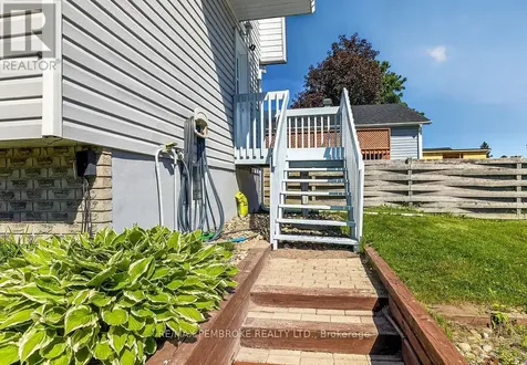 466 Gourley Avenue Pembroke ON K8A 8J5