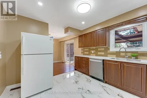 402 Lakeview Drive Waterloo ON N2L 4Z6