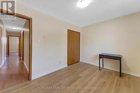 402 Lakeview Drive Waterloo ON N2L 4Z6