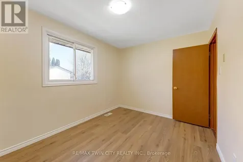 402 Lakeview Drive Waterloo ON N2L 4Z6