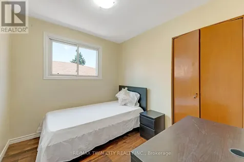 402 Lakeview Drive Waterloo ON N2L 4Z6