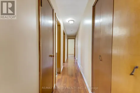 402 Lakeview Drive Waterloo ON N2L 4Z6