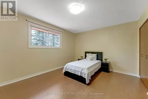 402 Lakeview Drive Waterloo ON N2L 4Z6