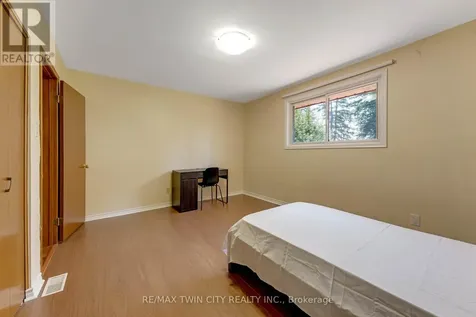 402 Lakeview Drive Waterloo ON N2L 4Z6