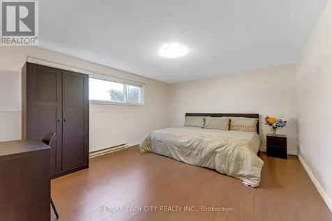 402 Lakeview Drive Waterloo ON N2L 4Z6