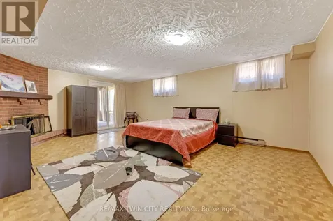 402 Lakeview Drive Waterloo ON N2L 4Z6