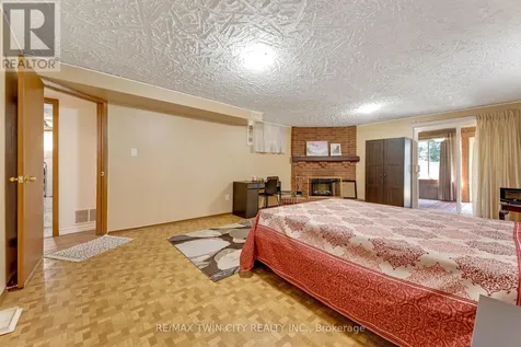 402 Lakeview Drive Waterloo ON N2L 4Z6