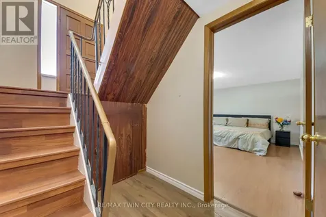 402 Lakeview Drive Waterloo ON N2L 4Z6