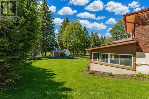 402 Lakeview Drive Waterloo ON N2L 4Z6