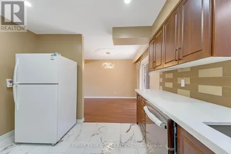 402 Lakeview Drive Waterloo ON N2L 4Z6