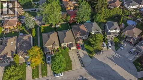 219 Greenfield Lane Chatham ON N7L 5N3