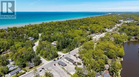 1535 Mosley Street Wasaga Beach ON L9Z 2B7
