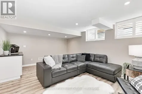 18 Gregory Avenue Collingwood ON L9Y 0Z5