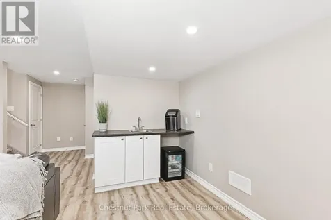 18 Gregory Avenue Collingwood ON L9Y 0Z5