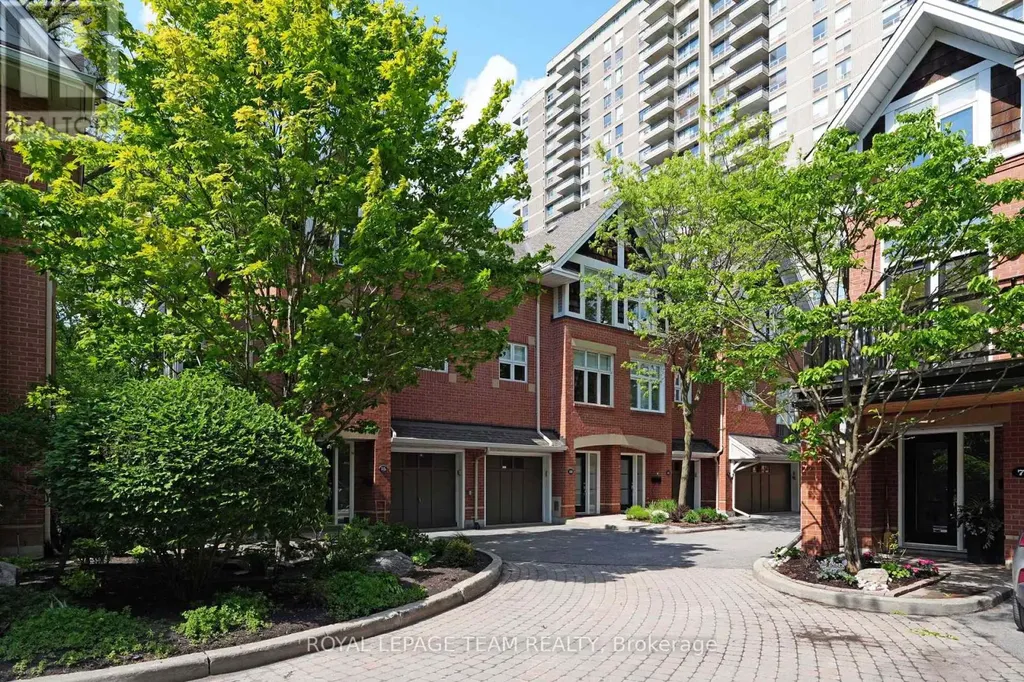 13 Oak Park Private Ottawa ON K1Z 1B6
