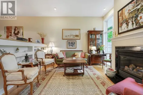 13 Oak Park Private Ottawa ON K1Z 1B6