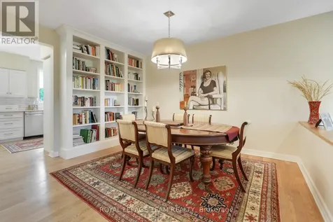 13 Oak Park Private Ottawa ON K1Z 1B6