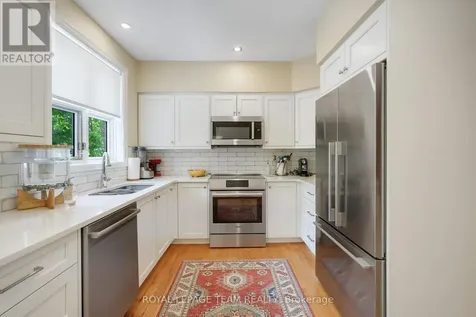 13 Oak Park Private Ottawa ON K1Z 1B6